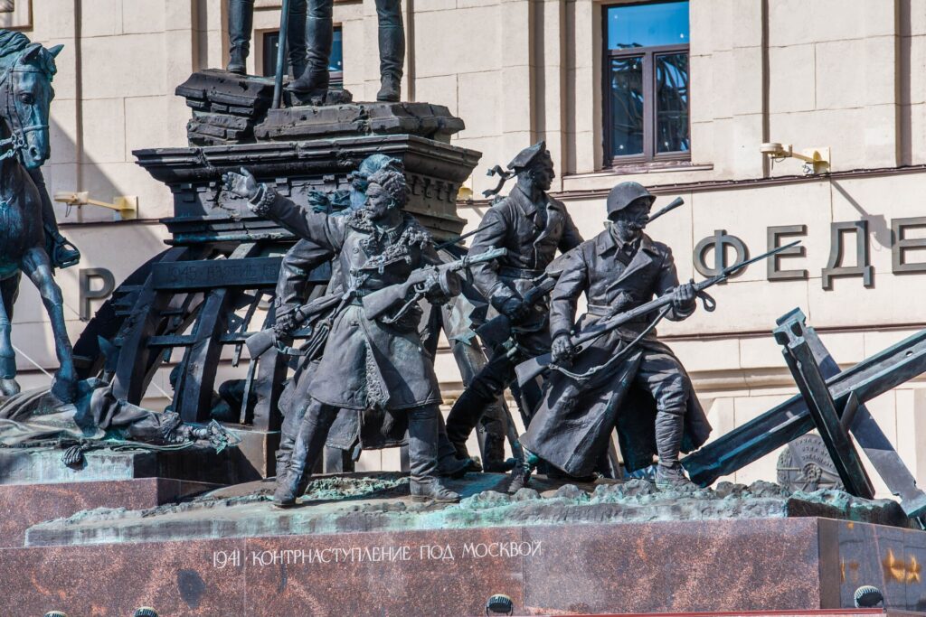 Памятник у Минобороны рядом с ЖК «Особняк в Хилковом переулке»
